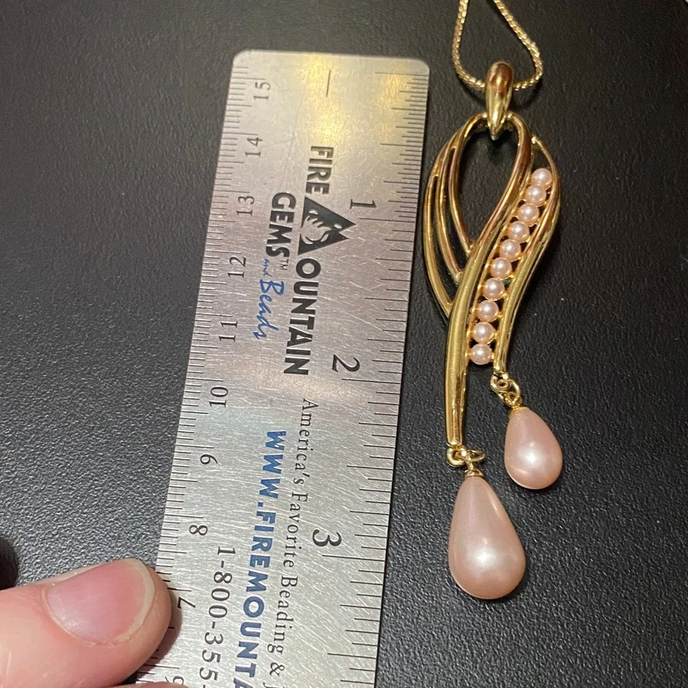 Vintage 30” Gold and Pink Pearl Pendant Necklace